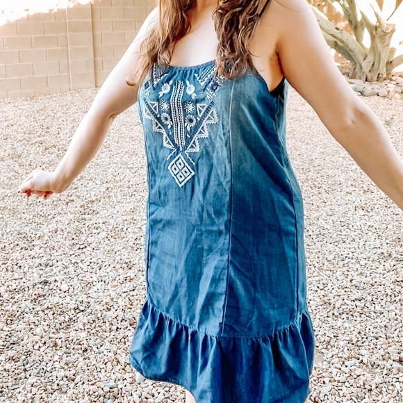 EMBROIDERED Light CHAMBRAY Lace BOHO Denim Dress L - Picture 2 of 6